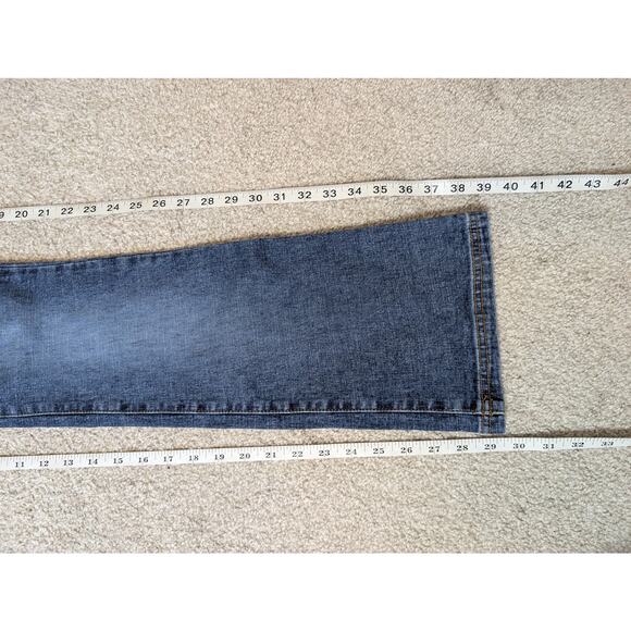 YOYO Y2K Belted Jeans - Picture 2 of 5